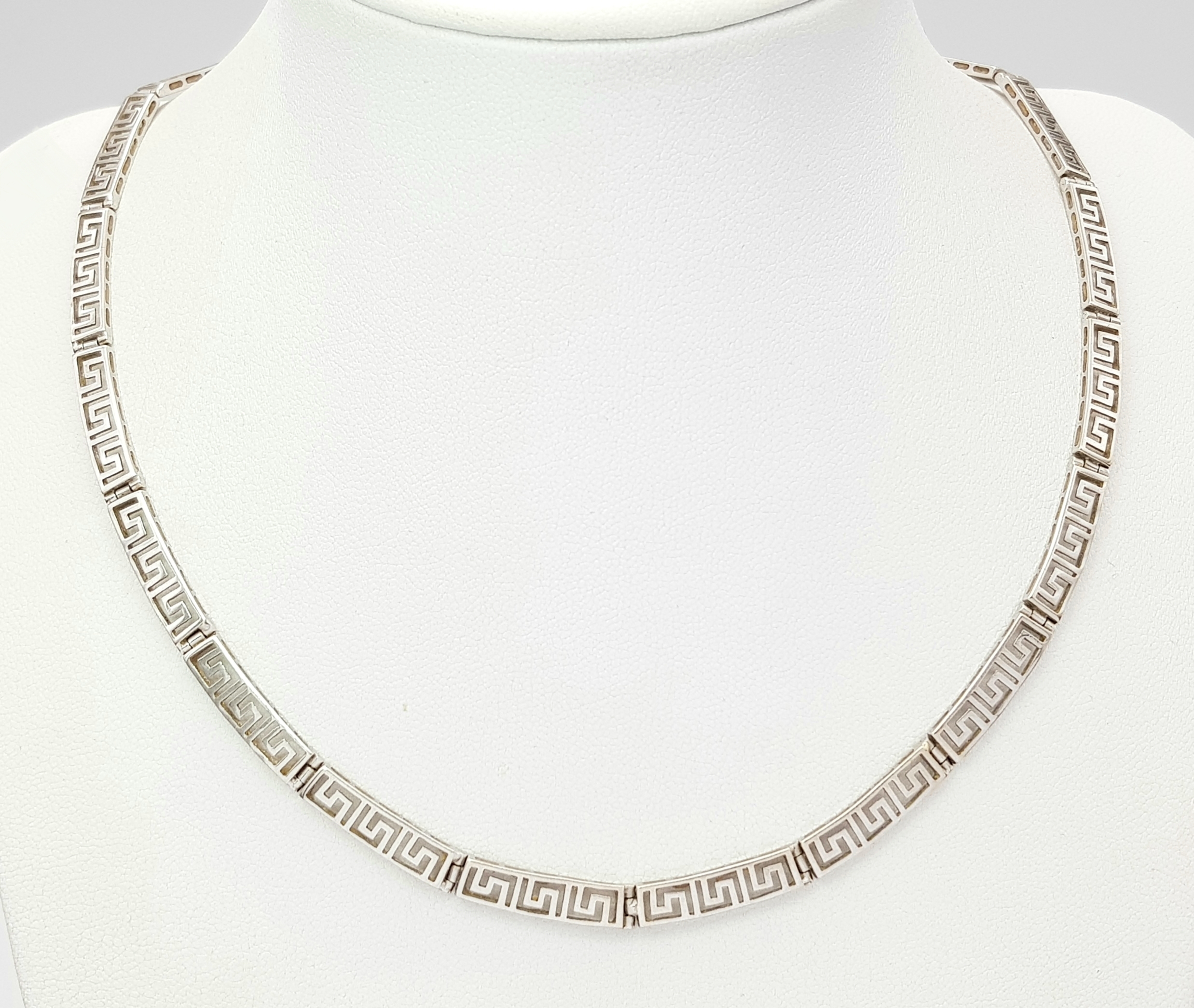 14K white gold articulated choker necklace with geometric openwork panels