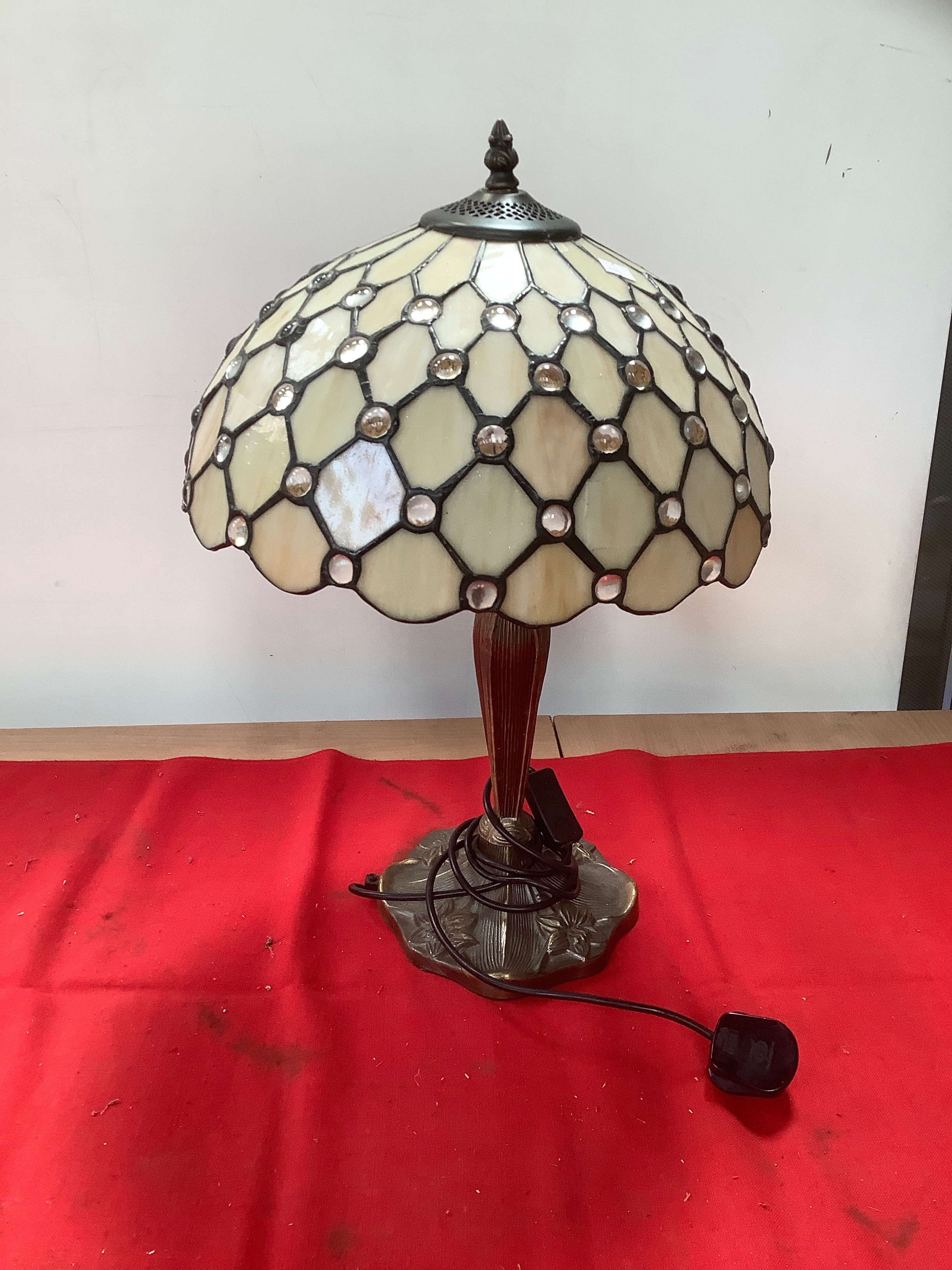 Vintage Tiffany-style table lamp with a cream stained-glass shade, clear bead jewels, and a dark bronze-patterned base
