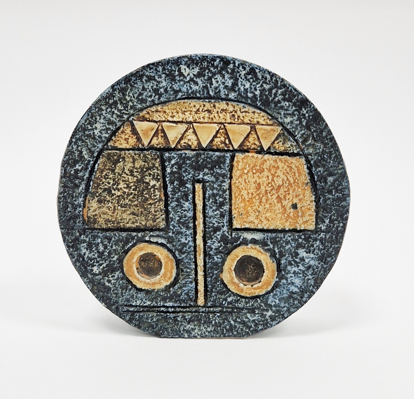 Ray Finch Winchcombe pottery stoneware charger with blue Nuka trailed decoration on a warm iron glaze