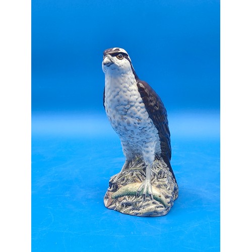 Beswick osprey ceramic Scotch whisky decanter with mottled brown wings, pale breast, and a rocky base